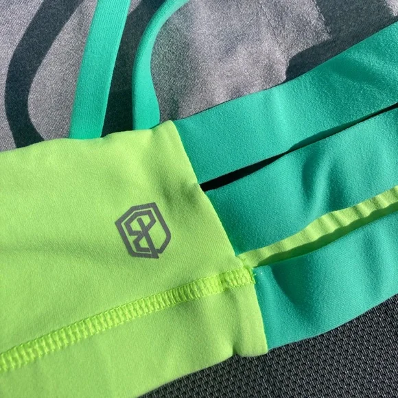 RARE! ✨ BORN PRIMITIVE - Fearless Strappy Back Neon Sports Bra in Envy - M - Picture 7 of 11